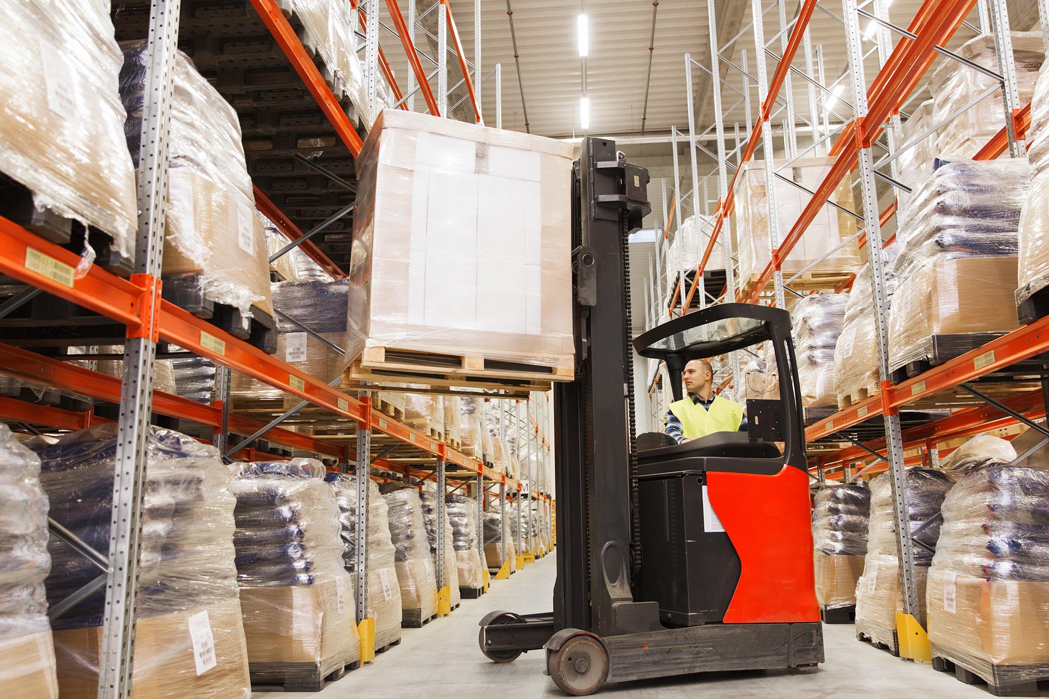 Improving Warehouse Operations with Electric Pallet Trucks